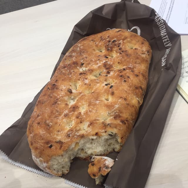 菜肴“Onion Olive Foccacia Bread”的照片
