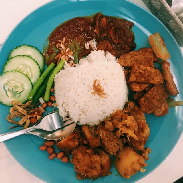 菜肴“Nasi Lemak Rendang”的照片