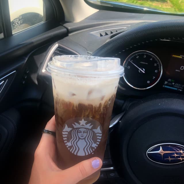 菜肴“cold brew with cinnamon almond milk foam”的照片