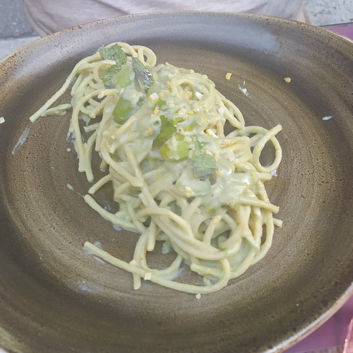 photo of Rifugio Romano Spaghettoni con crema di fave, menta e scorza di limone shared by @krityns on  24 Jun 2021 - review