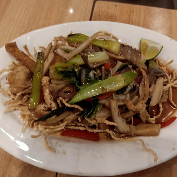 photo of Loving Vegan Crispy noodle stirfry shared by @conjuringwanderlust on  28 Apr 2021 - review