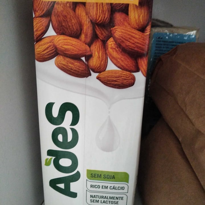 photo of Ades Leche de Almendra Sabor Vainilla shared by @isabelts on  18 Jul 2021 - review