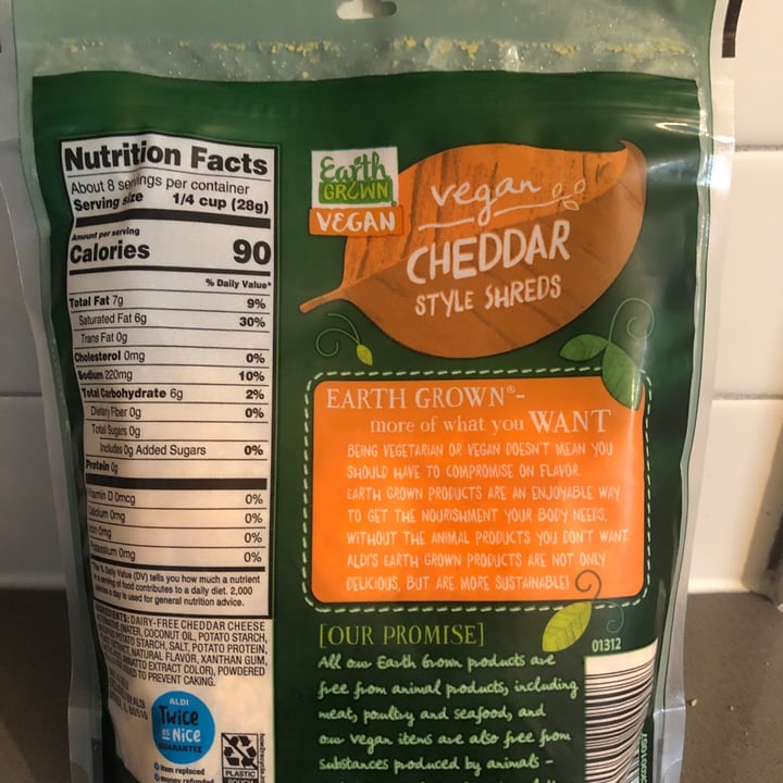 photo of Earth Grown Cheddar Style Shreds shared by @saralovesveggies on  22 Mar 2022 - review