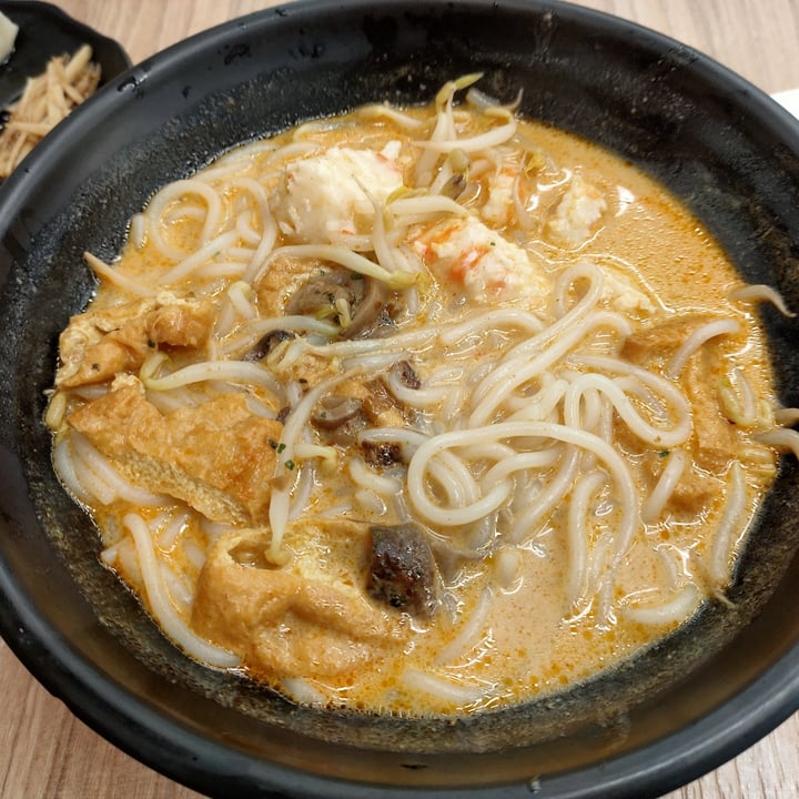 photo of Green dot Shiitake mushroom laksa noodles shared by @xxuan on  09 May 2021 - review