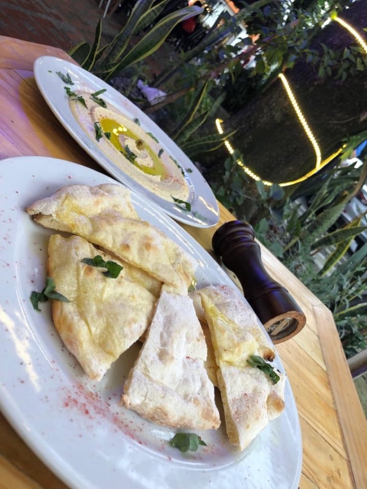 photo of Bianco Pizza Houmous shared by @camilovallejo on  08 Feb 2020 - review