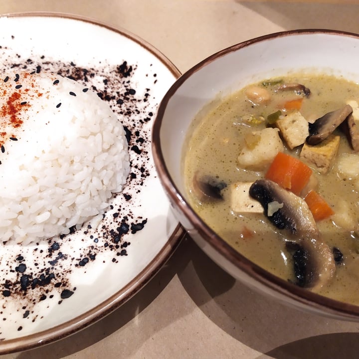 photo of Mandarina Plant Based Kitchen Curry thai suave shared by @trajkovskagutierrez on  17 Feb 2022 - review