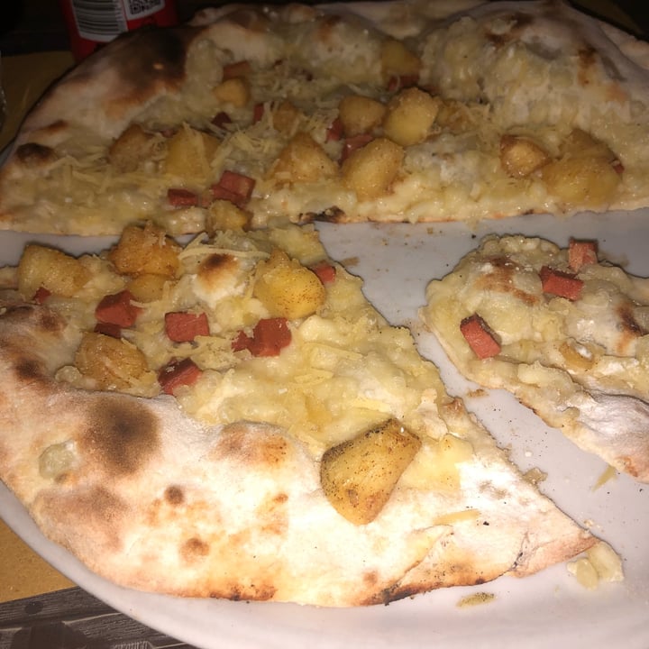 photo of Pizzeria Frontoni Pizza mele e cannella con pancetta veg shared by @mia211 on  01 Aug 2022 - review
