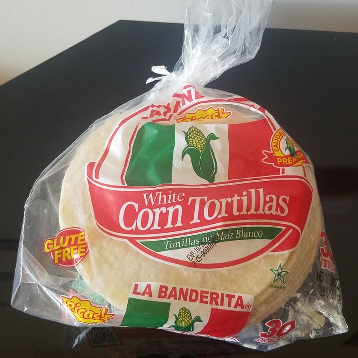 photo of La Banderita White Corn Tortillas shared by @veganbylucianabene on  09 Oct 2022 - review