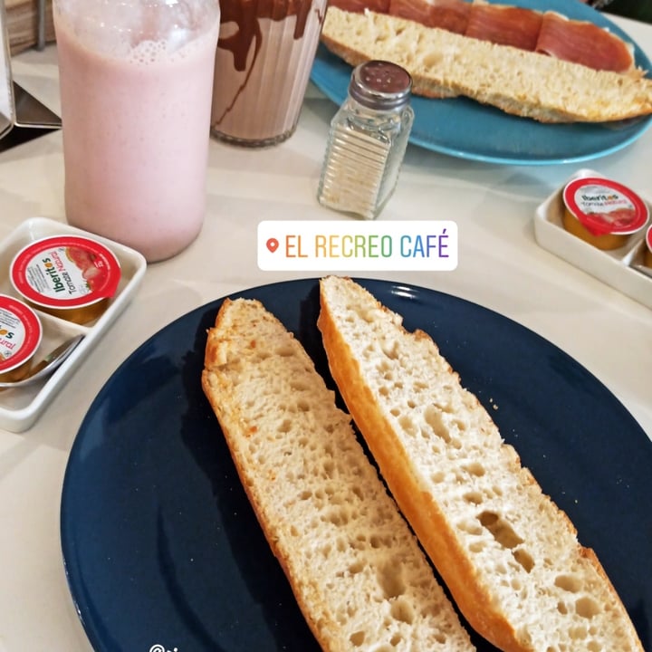 photo of El Recreo Cafe Batidos De Frutas shared by @meriimiranda on  13 Nov 2020 - review