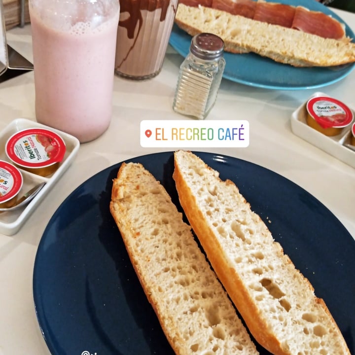 review photo of El Recreo Cafe Batidos De Frutas shared by @meriimiranda on 13 Nov 2020 - review