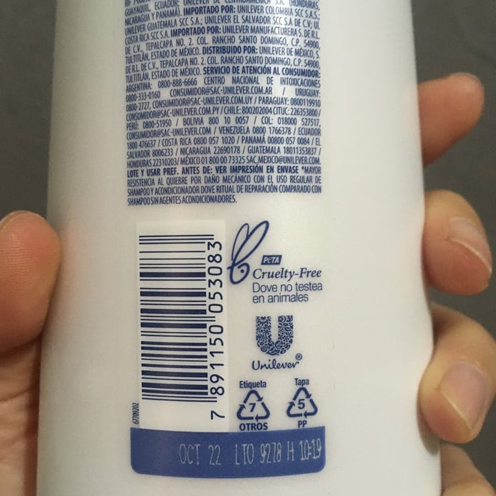 photo of Dove Shampoo shared by @lauchis on  07 May 2020 - review