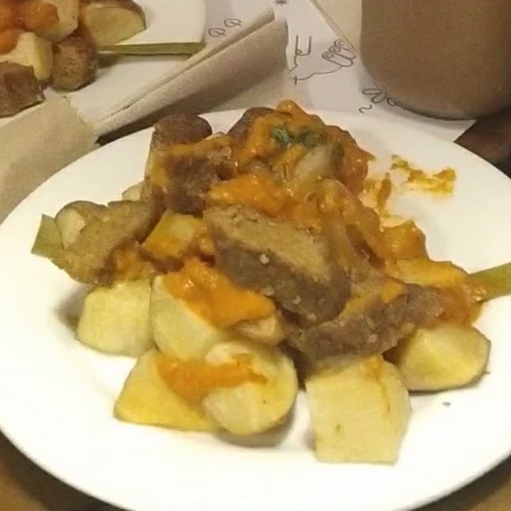 review photo of Veggie Beans and Shakes Patatas bravas shared by @saracuervo on 15 Nov 2021 - review