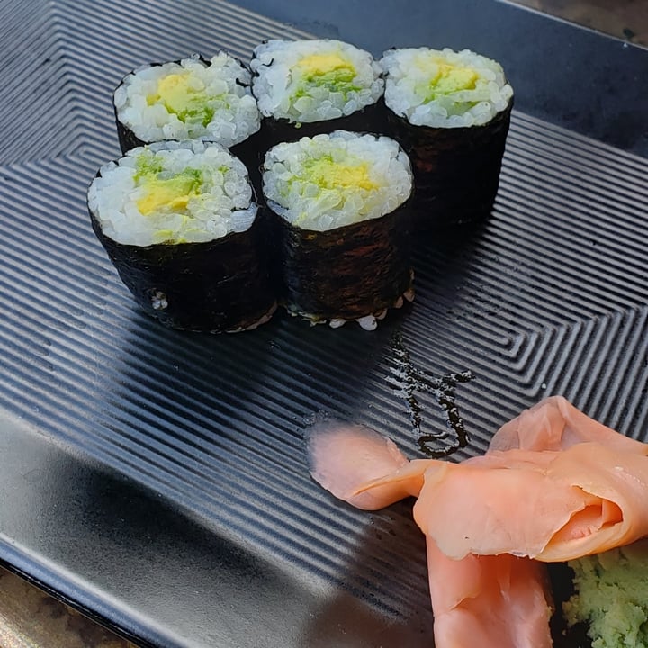 photo of Crave American Kitchen & Sushi Bar Vegan Avacado Roll shared by @ambularfortheanimals on  22 Jun 2020 - review
