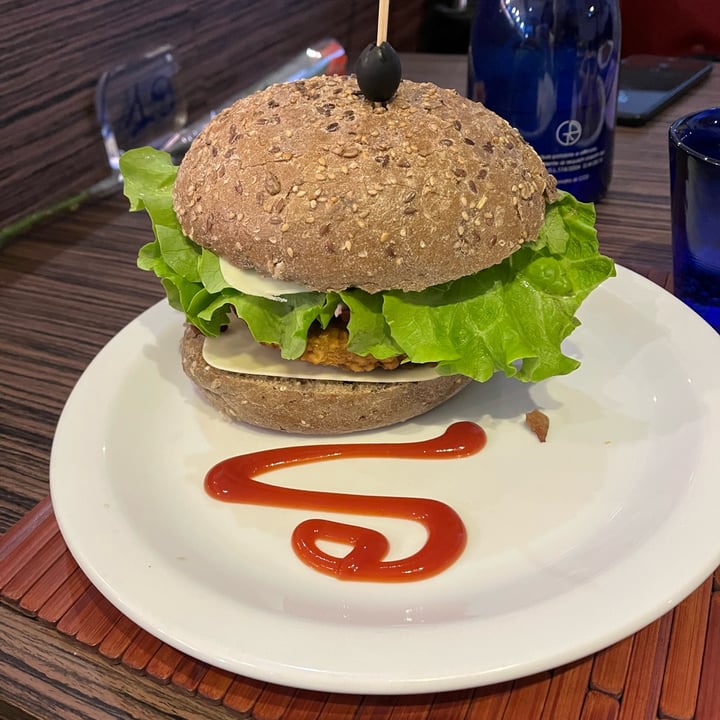 photo of Veganda Burger big smoky shared by @yabinet on  10 Apr 2022 - review