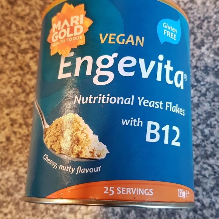 review photo of Engevita Nutritional Yeast Flakes with B12 shared by @suzisnafu on 15 Jan 2022 - review