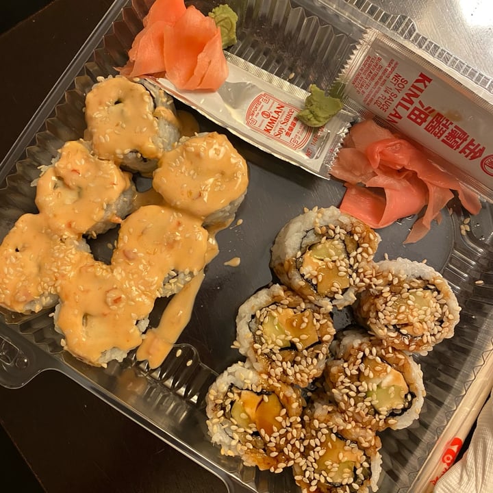 photo of Sipz Vegetarian Fuzion Cafe Spicy Cali Roll shared by @curvycarbivore on  16 Aug 2022 - review