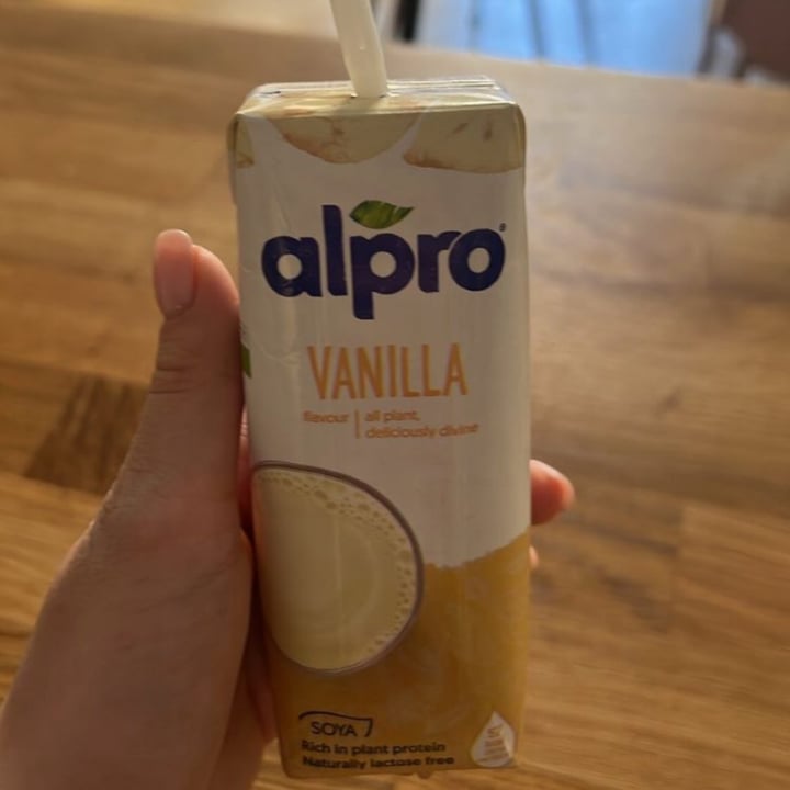 photo of Alpro Vanilla Soy Milk shared by @aletede01 on  18 Apr 2022 - review