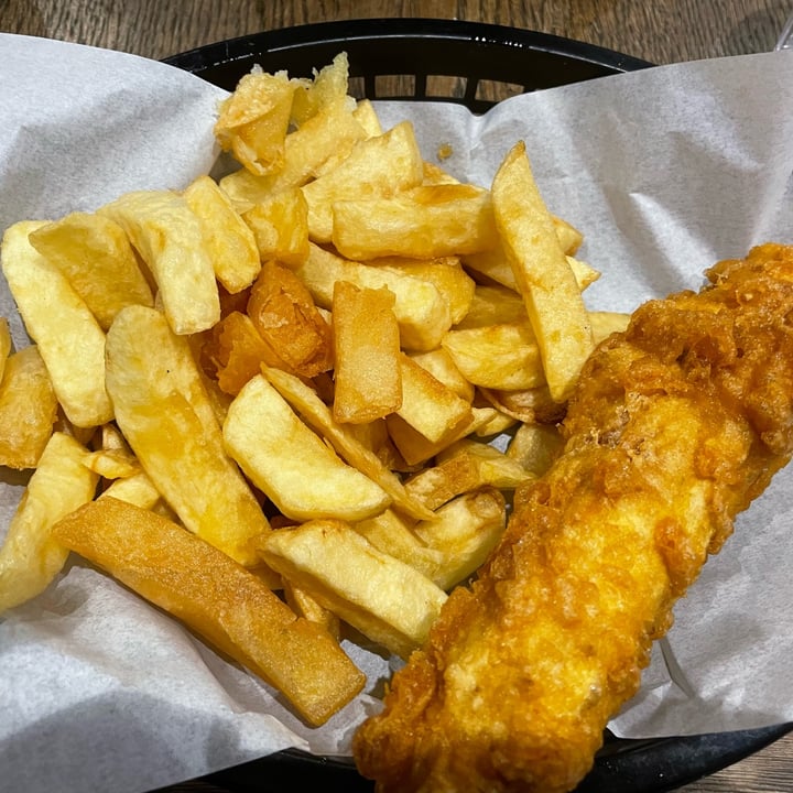 photo of Sutton and Sons Fish And Chips Fish & Chips shared by @sophievv on  12 Mar 2022 - review