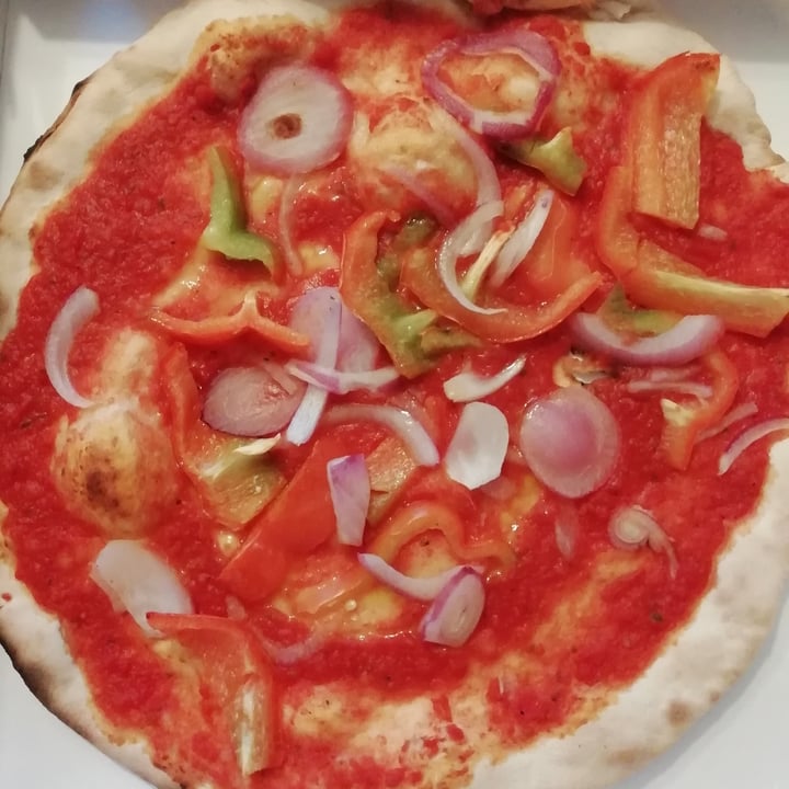 photo of Pizzeria Punto Pizza Di Migani Fabio Pizza pomodoro cipolla e peperoni shared by @rominella on  24 Jul 2022 - review