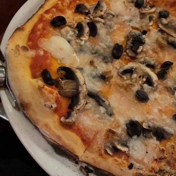 photo of Prezzo Italian Restaurant Godalming Vegan Margarita with olives and mushrooms shared by @shmambam on  23 Sep 2021 - review
