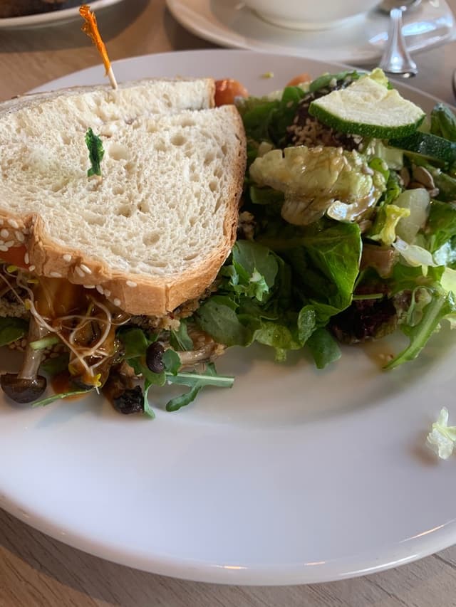 Foto del plato “Teriyaki Mushroom Burger With Grilled Pumpkin”