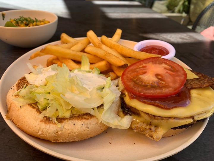 photo of Veggie Grill Steakhouse burger shared by @veganpetite on  22 Jun 2019 - review