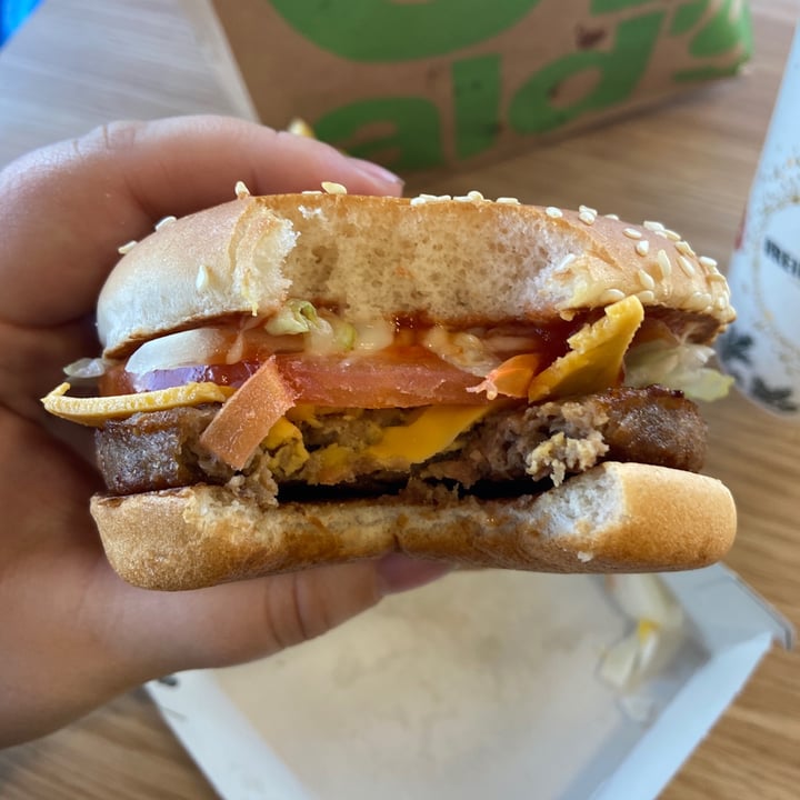 review photo of McDonald's McPlant shared by @thediabeticvegan on 07 Jan 2022 - review