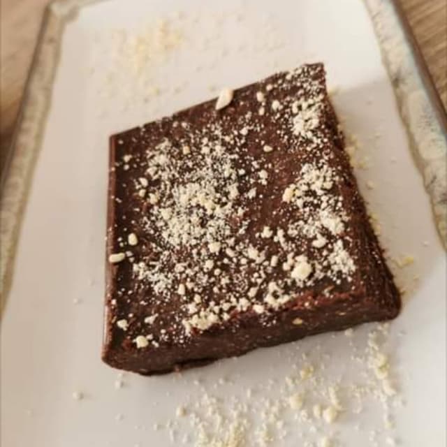 「Tarta crudivegana de chocolate y cacahuete」の料理の写真
