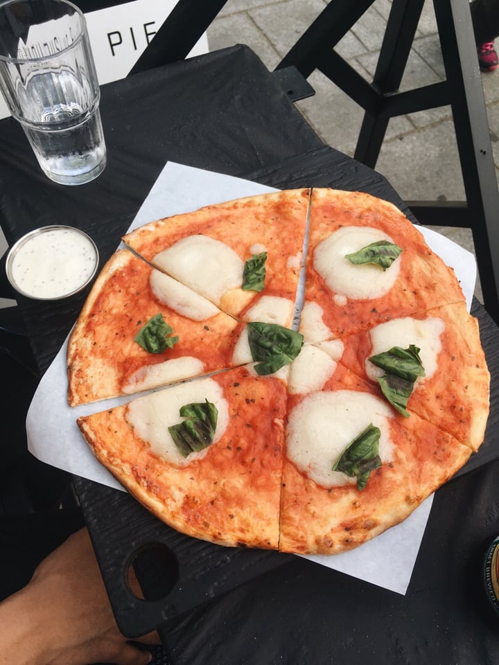 photo of Virtuous Pie Margarita shared by @jenee on  16 Aug 2018 - review