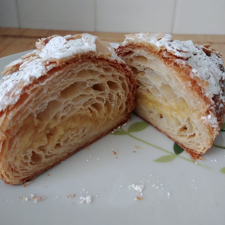 photo of Oh My Days Vegan Cafe Almond Croissant shared by @alynereis on  24 Sep 2021 - review