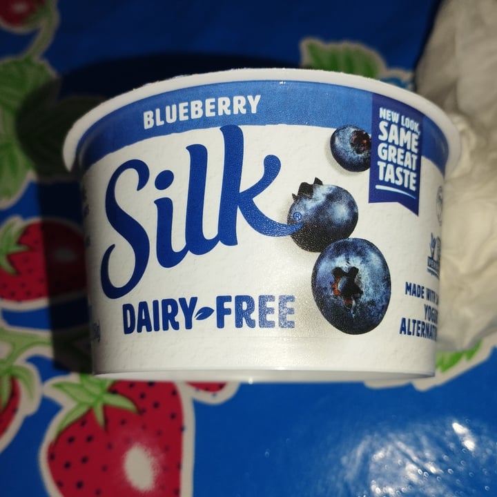 photo of Silk Blueberry Yogurt Alternative Made with Soy shared by @sadnohe on  30 Jul 2022 - review