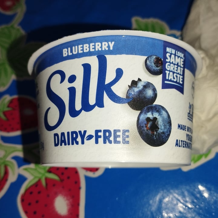 review photo of Silk Blueberry Yogurt Alternative Made with Soy shared by @sadnohe on 30 Jul 2022 - review