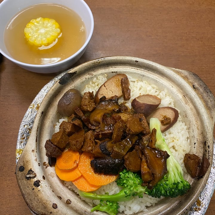 photo of Vegetarian Villas Hong Kong Claypot Rice shared by @pomwei on  17 Jan 2022 - review