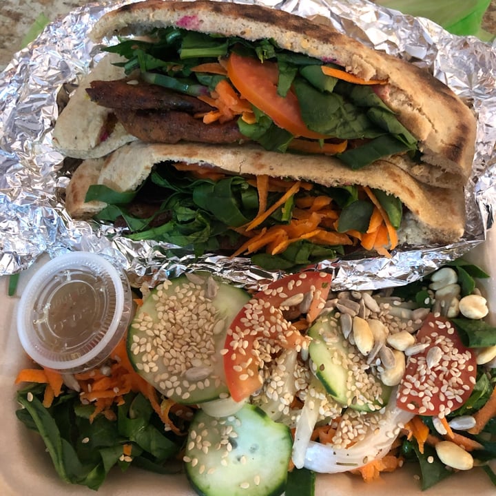 photo of Nadis Go Vegan Camellos falafel shared by @valeriarse on  08 Dec 2020 - review