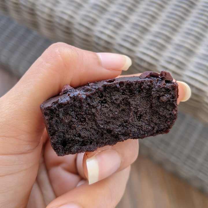 photo of The Whole Kitchen Vegan Brownie shared by @bornvegetarian on  19 Feb 2021 - review