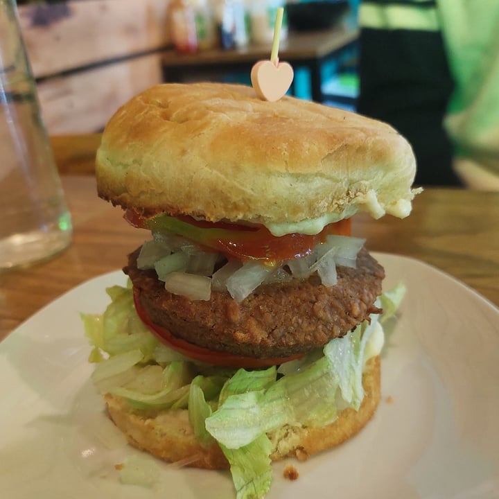 photo of Liberación Cocina Vegana Hamburguesa de soja shared by @limxwalls on  06 Apr 2022 - review
