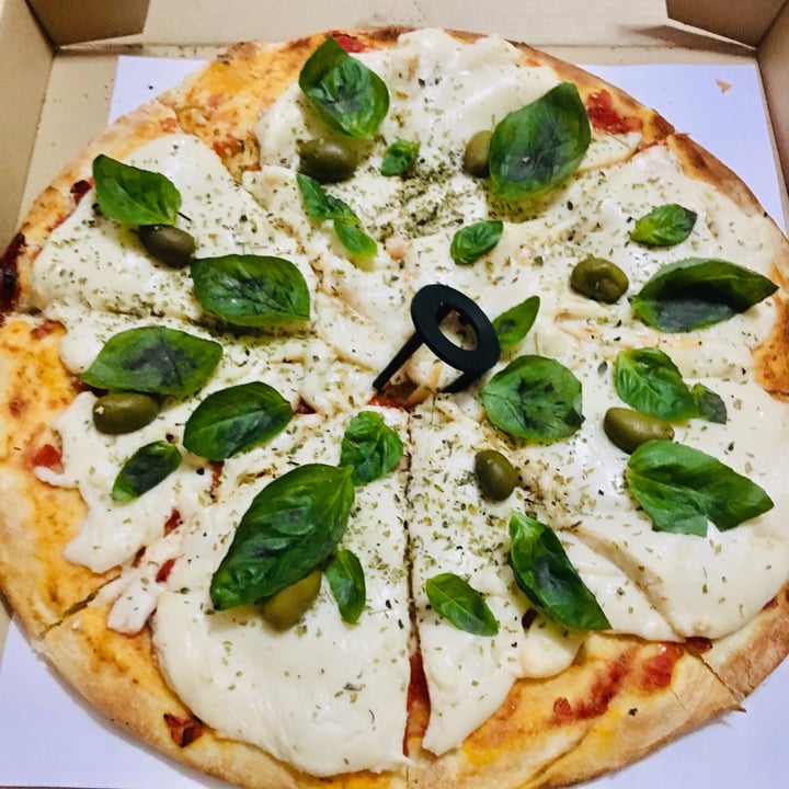 photo of Empanadas de 10 Pizza vegana de albahaca shared by @palitovegano on  14 Apr 2021 - review