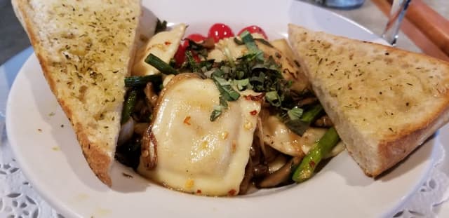 菜肴“Ravioli”的照片