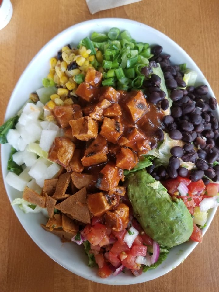 review photo of Native Foods BBQ Chicken Salad shared by @chrissydinardo on 04 Oct 2018 - review