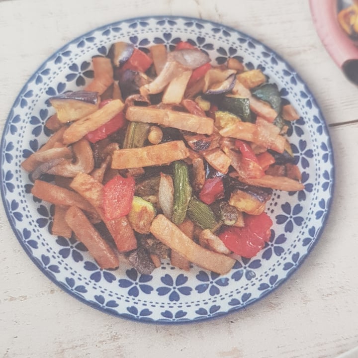 review photo of La Cerveseria Llafranc Salteado de verduras con heura shared by @vegandutchie on 03 May 2022 - review