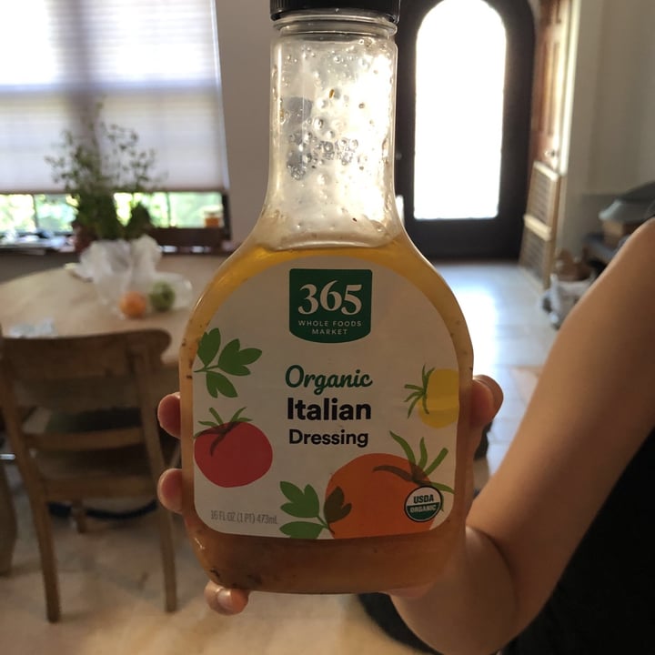photo of 365 Whole Foods Market Organic Italian Dressing shared by @syph0n6 on  20 Jun 2021 - review