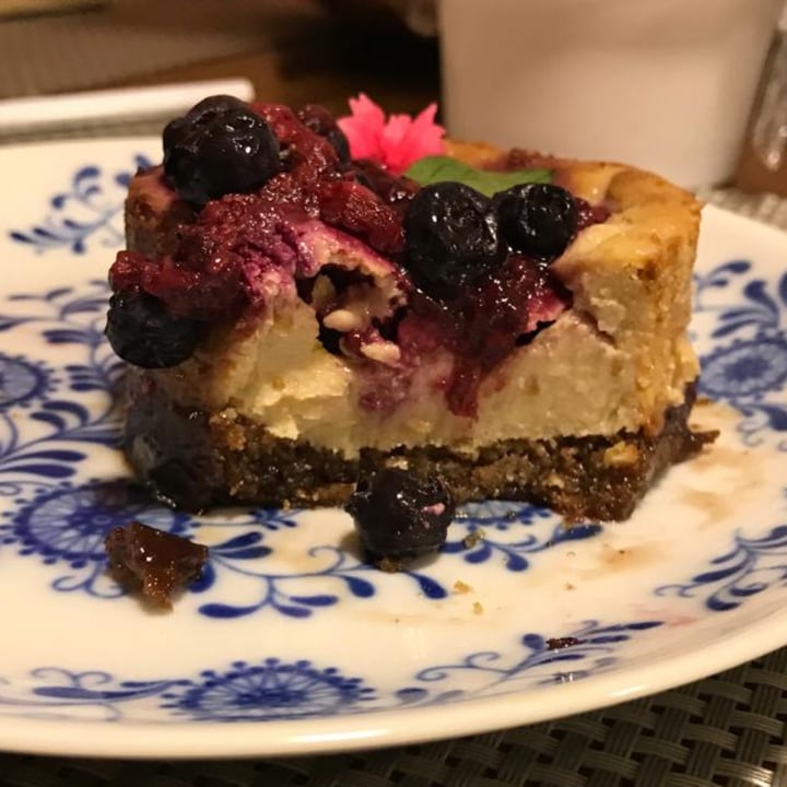 photo of Mudrá Cheese cake de frutos rojos shared by @laritaveganita on  30 May 2022 - review