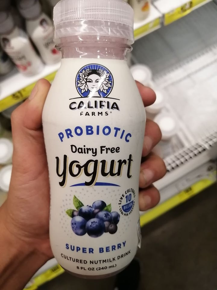 photo of Califia Farms Probiotic Dairy Free Yogurt Drink Super Berry shared by @viannivegan on  14 Dec 2019 - review