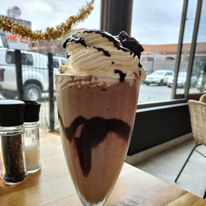 photo of Kaylee's Eatery Chocolate Brownie Shake shared by @karlotten on  12 Dec 2021 - review