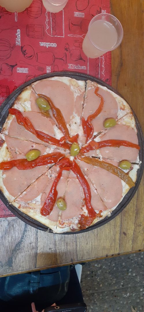 photo of Pizza Who? Empanadas and Pizzas Premium Pizza De Jamon Y Morrones shared by @tales on  18 Jan 2020 - review
