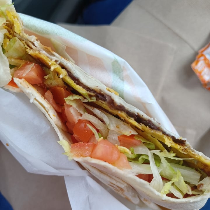 photo of Taco Bell Black Bean Crunchwrap Fresco Style shared by @earthling6 on  16 Oct 2021 - review