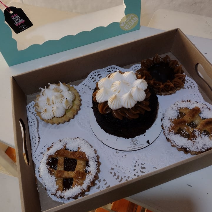 photo of Vegan sweet cravings Box Dulce shared by @gemendez07 on  26 Jul 2021 - review