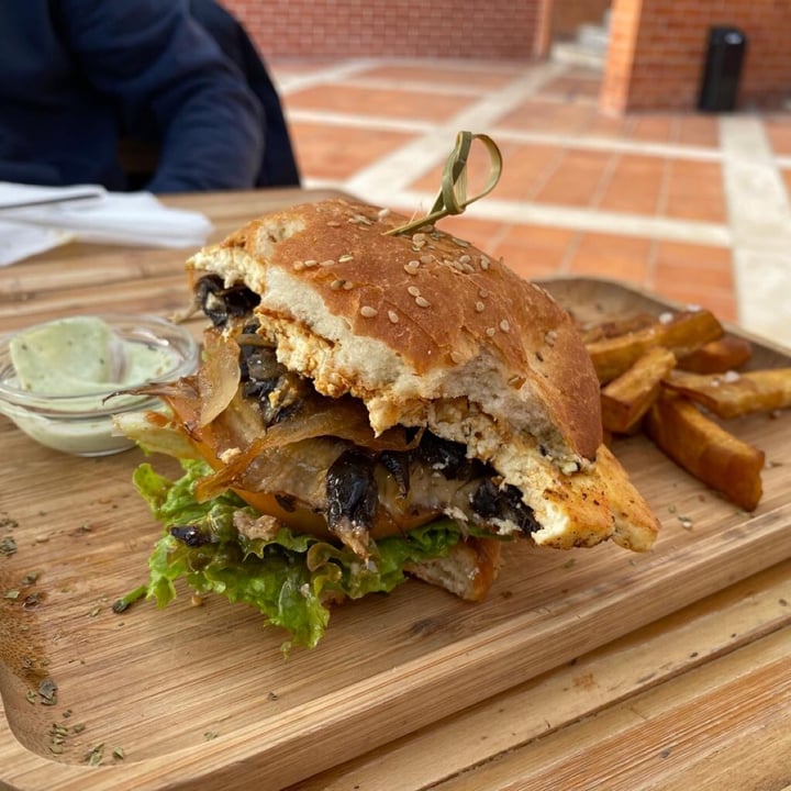 photo of Aloha Cafe Portobello Burger shared by @pbsofia on  31 Dec 2020 - review