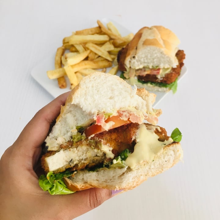 photo of Loving Hut Microcentro Tofu sandwich shared by @sofiporti on  02 Oct 2020 - review