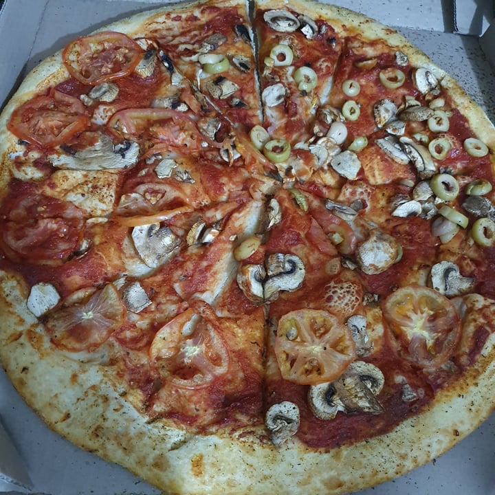 photo of Domino's Pizza Pizza vegana shared by @lassveglove on  20 Jan 2021 - review